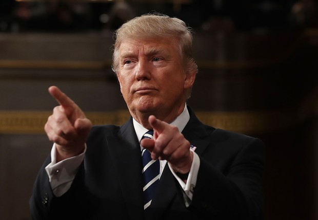 O presidente norte-americano Donald Trump discursa no Congresso (Foto: Jim Lo Scalzo/Getty Images)