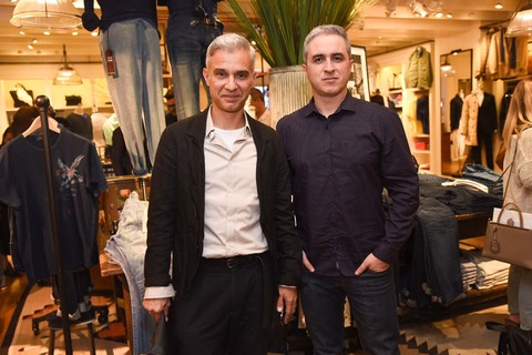 Sylvain Justum, editor de moda da GQ Brasil, e Patrick Cruz, redator-chefe