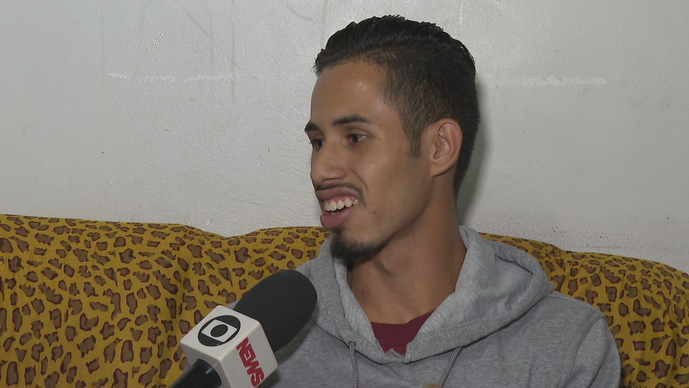 Renato Júnior da Silva, de 18 anos, sobreviveu à descarga elétrica de um raio no Distrito Federal — Foto: TV Globo/Reprodução