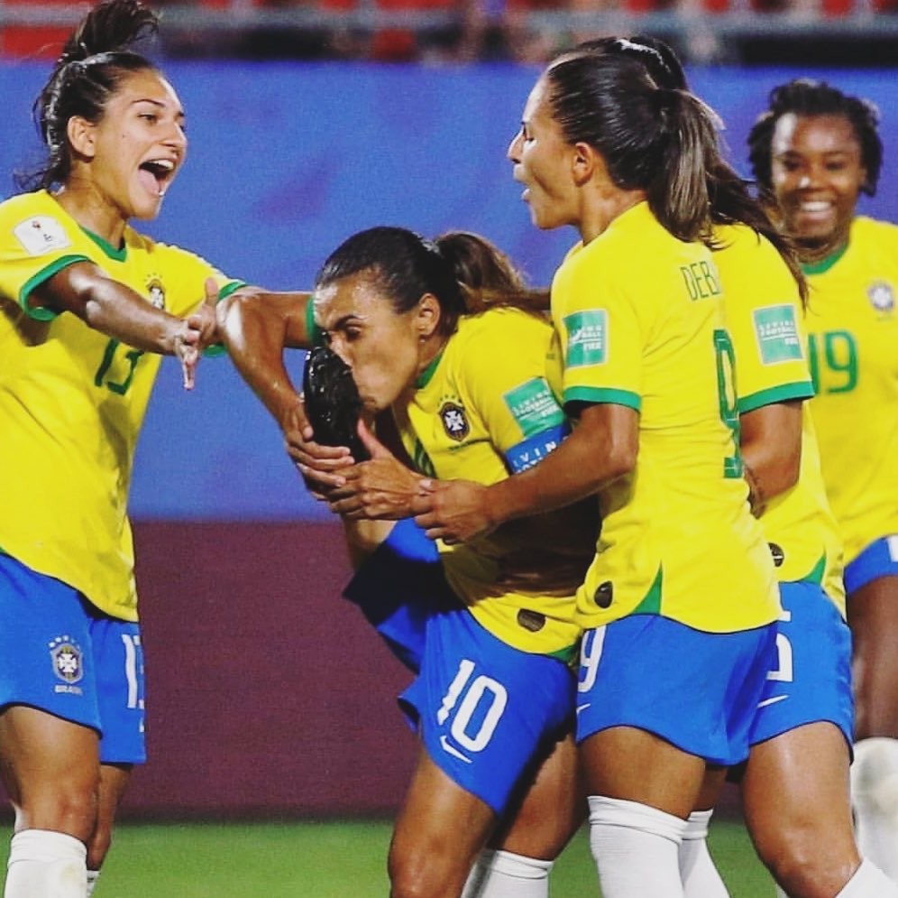 Por trás das chuteiras sem patrocínio de Marta (Foto: Divulgação/ Go Equal)