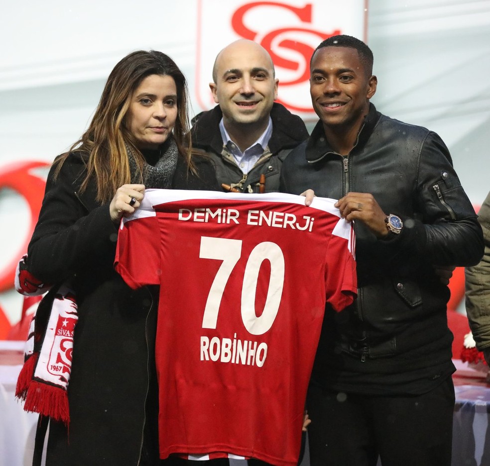... e recebeu a camisa 70 no Sivasspor (Foto: Reprodução / Sivasspor)