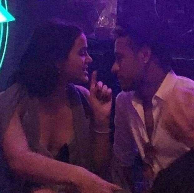 Bruna e Neymar conversam durante a festa (Foto: Reprodução Instagram)