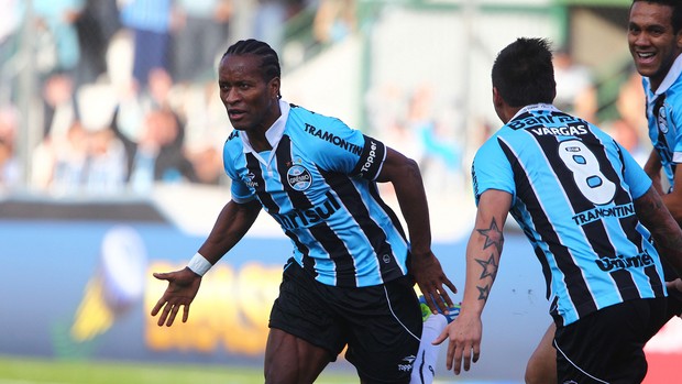 Zé Roberto marca contra o Náutico (Foto: Lucas Uebel / Grêmio, DVG)