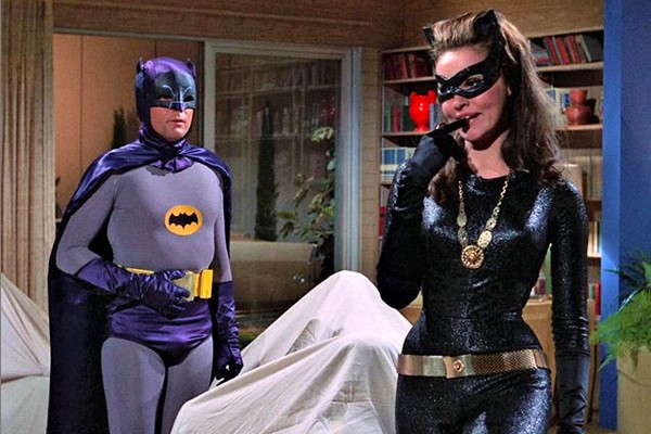 A atriz Julie Newmar como Mulher-Gato na série clássica de TV do Batman (Foto: Instagram)