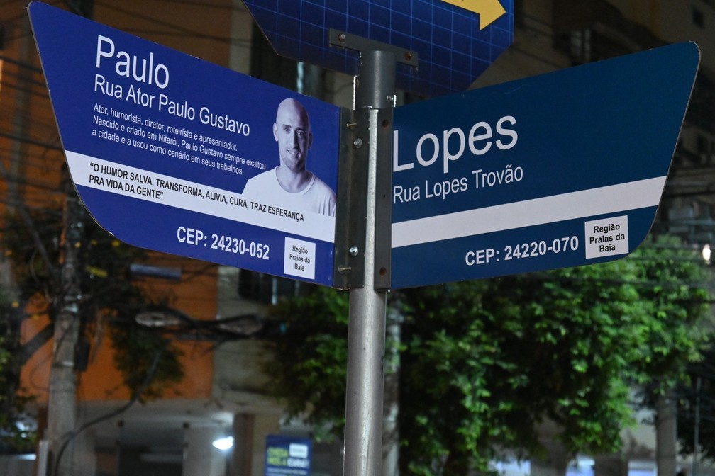 Placas na Rua Ator Paulo Gustavo são instaladas em Niterói — Foto: Divulgação/Leonardo Simplício