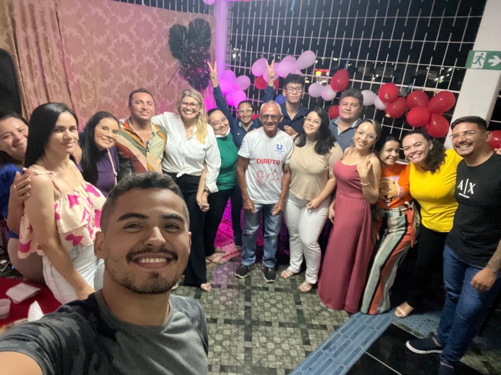 Universitário de 75 anos ganha festa surpresa de colegas em faculdade no Ceará. — Foto: Arquivo pessoal