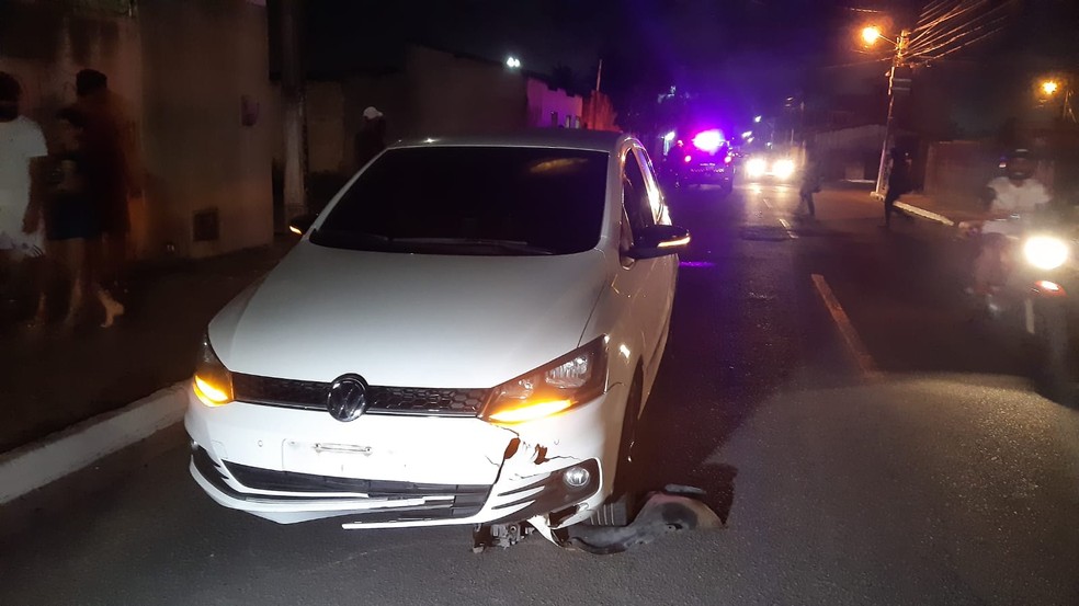 Ciclista ficou preso embaixo de carro após atropelamento na Zona Norte de Natal — Foto: Sérgio Henrique Santos/Inter TV Cabugi