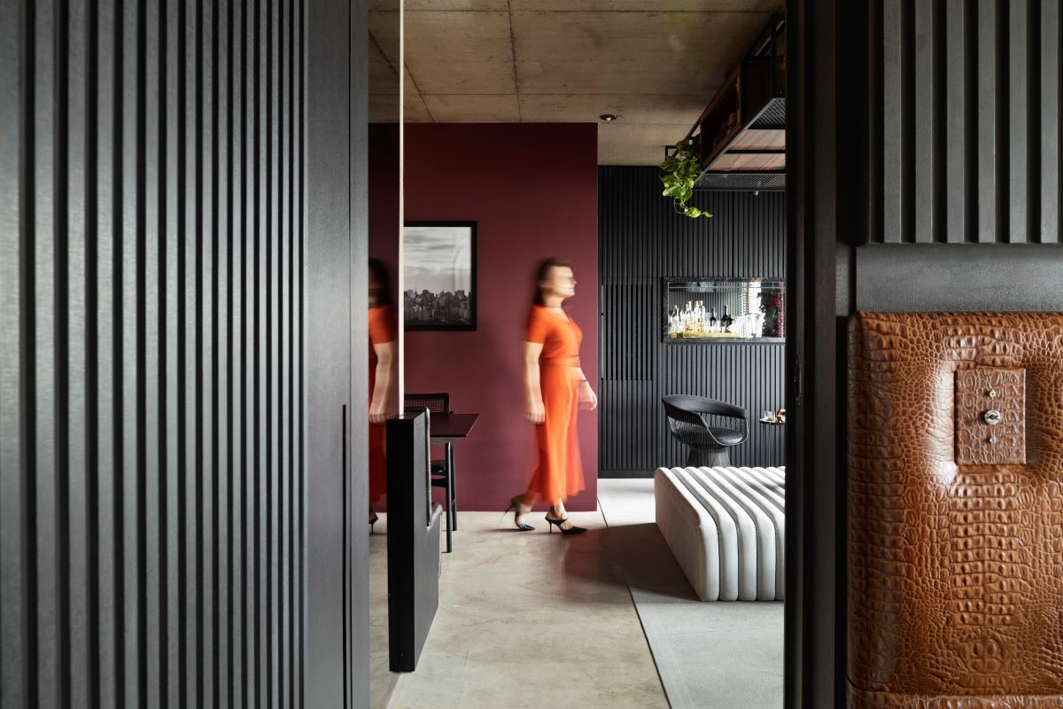 INTEGRAÇÃO | Os ambientes integrados permitem uma decoração mais ampla para o quarto (Foto: Mariana Boro / A CASAA / Divulgação   )