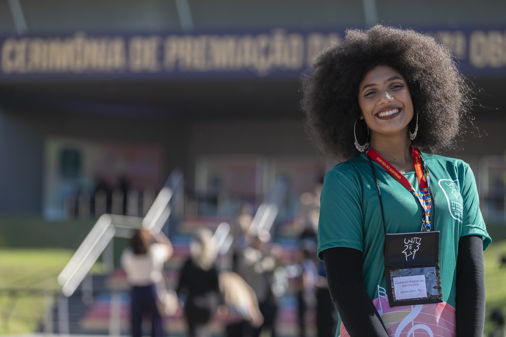  Mariana Warmling, de 14 anos, diagnosticada autista levou medalha de ouro na Obmep  — Foto: Diogo Machado / Divulgação OBMEP