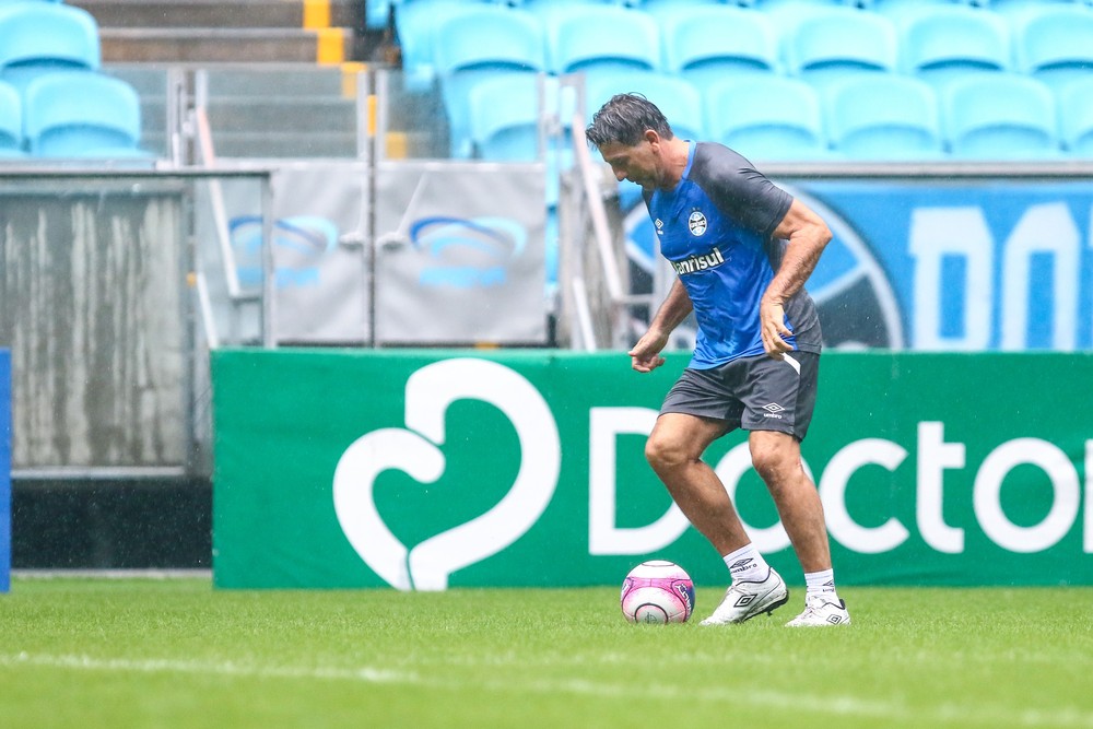 Grêmio encerra preparação para final com treino fechado e relaciona 25 jogadores