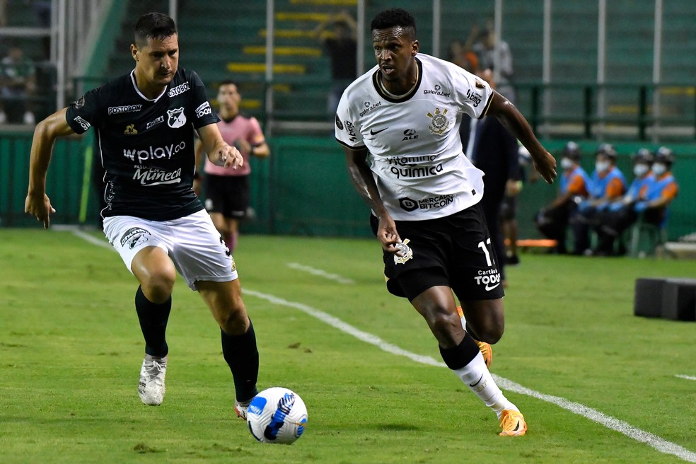 Jô comemora boa fase sob o comando de Vitor Pereira