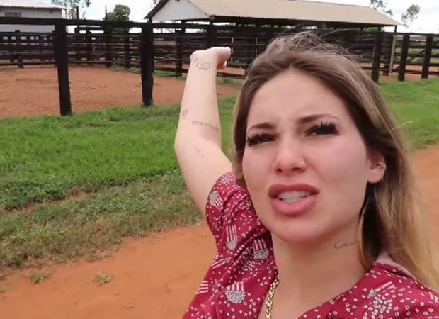 Virgínia Fonseca mostrando a fazenda Talismã de Leonardo (Foto: Reprodução/ YouTube)