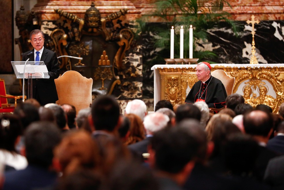 Moon Jae-in participa de Missa pela Paz na penÃ­nsula coreano nesta quarta-feira (17) no Vaticano â€” Foto: Max Rossi/Reuters