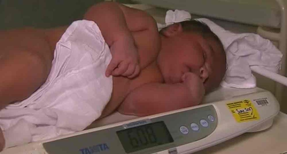 bebeaustralia - Bebê gigante nasce de parto normal durante terremoto