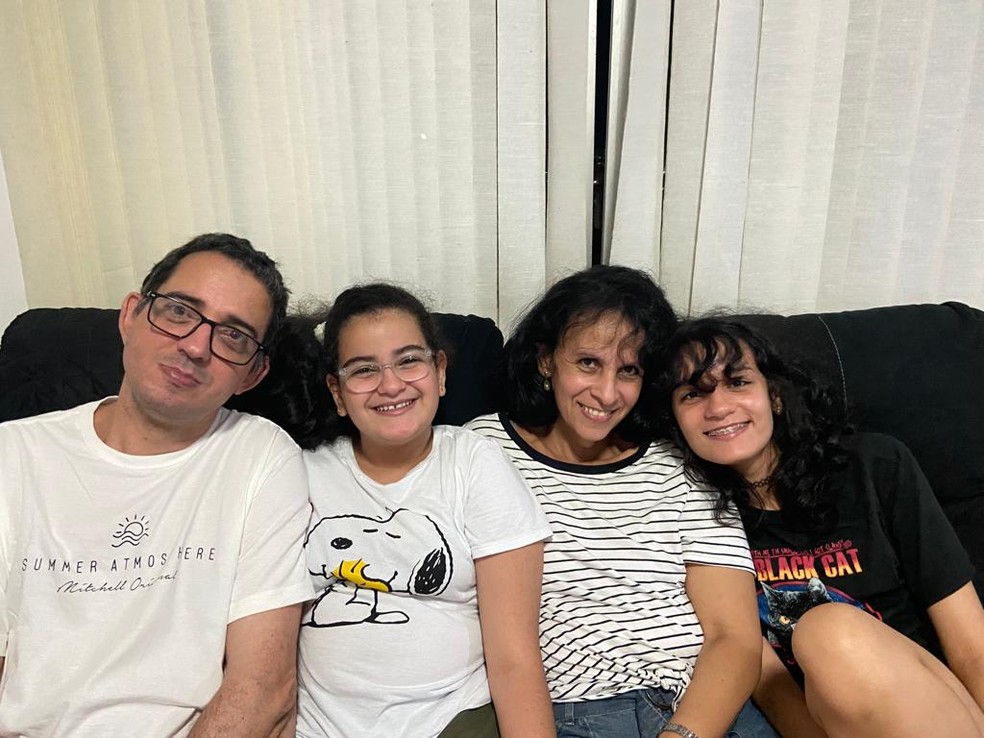 Família em luto uma semana após a morte de Cristal Pacheco (de camisa preta) — Foto: Acervo pessoal
