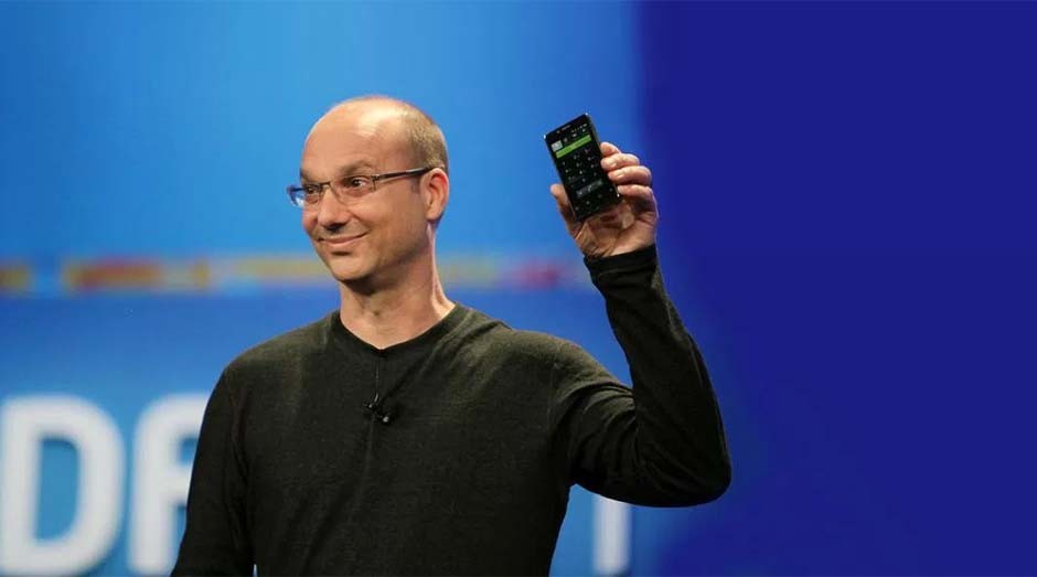 Andy Rubin apresenta o primeiro smartphone desenvolvido pela sua empresa (Foto: Reprodução)
