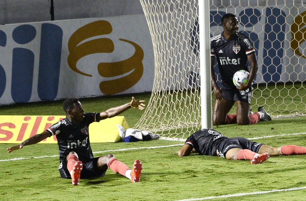 Mesmo com goleada, São Paulo segue com grandes chances de título — Foto: Marcos Ribolli
