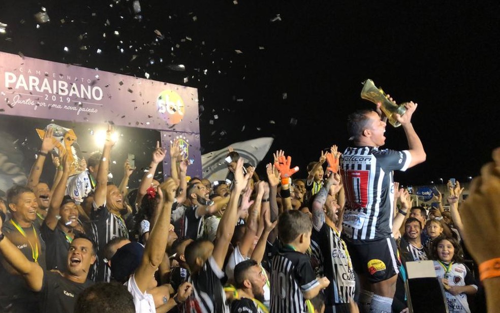 O Botafogo-PB levantou a ta�a de campe�o paraibano nesta temporada � Foto: Raniery Soares/CBN