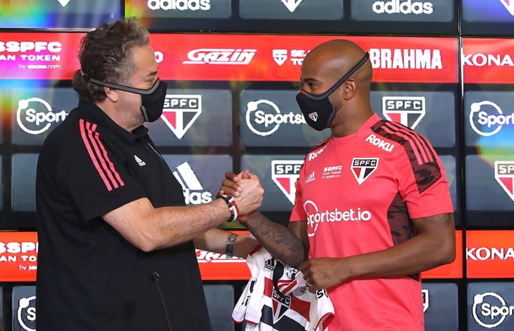 Presidente do São Paulo diz que clube encerrou ciclo de contratações, mas avisa: 