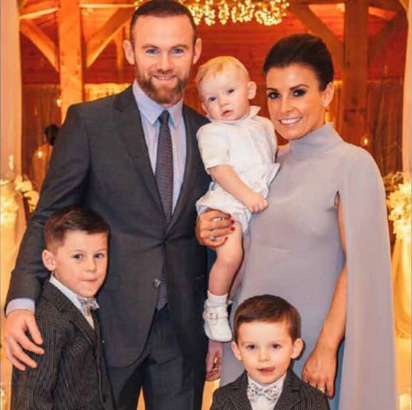 O jogador de futebol inglês Wayne Rooney com a esposa, Coleen, e os filhos (Foto: Instagram)