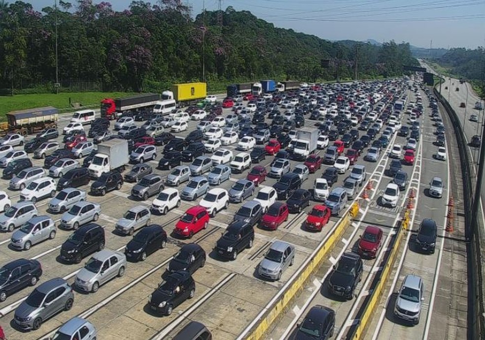 Pedágio da rodovia dos Imigrantes, no Km 32, em direção ao litoral de SP — Foto: Ecovias/Reprodução