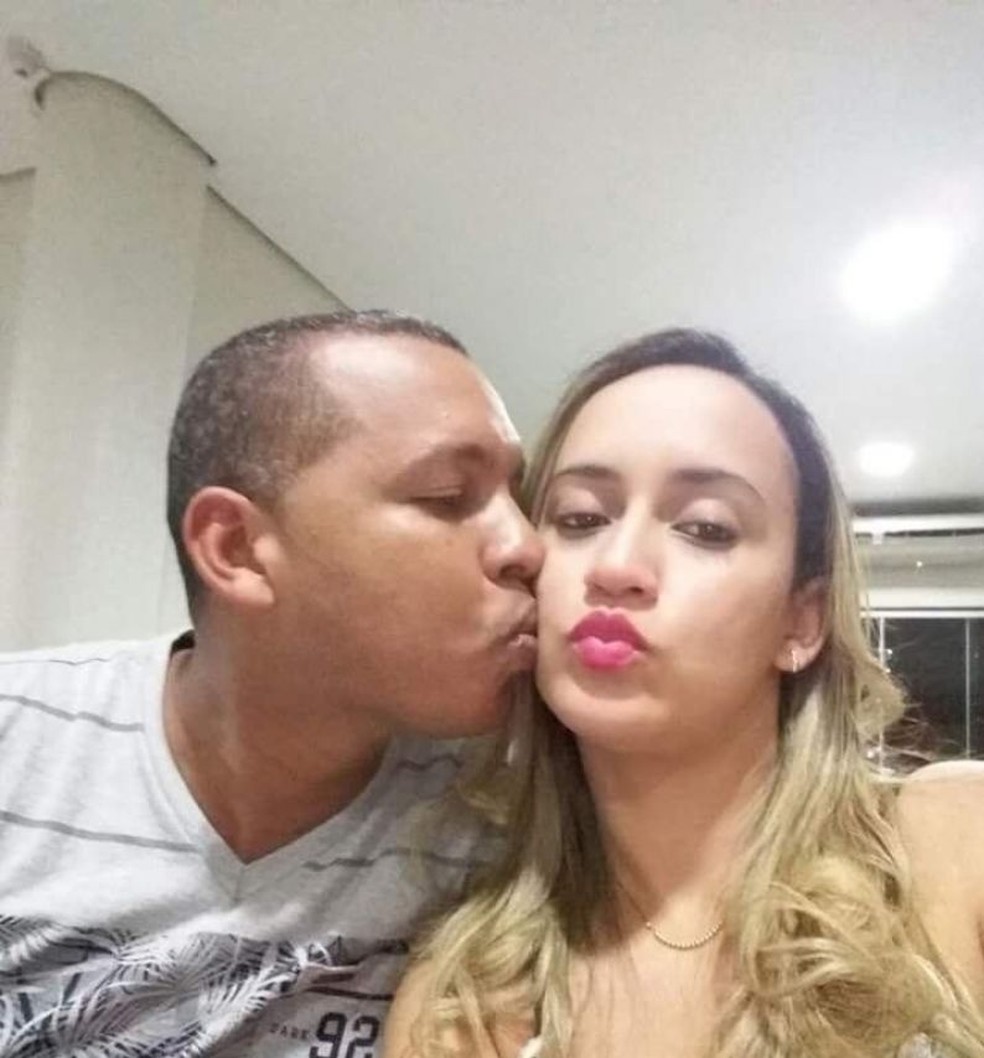 Priscila Pereira Souza e o marido, também achado morto no mesmo dia — Foto: Facebook/Reprodução