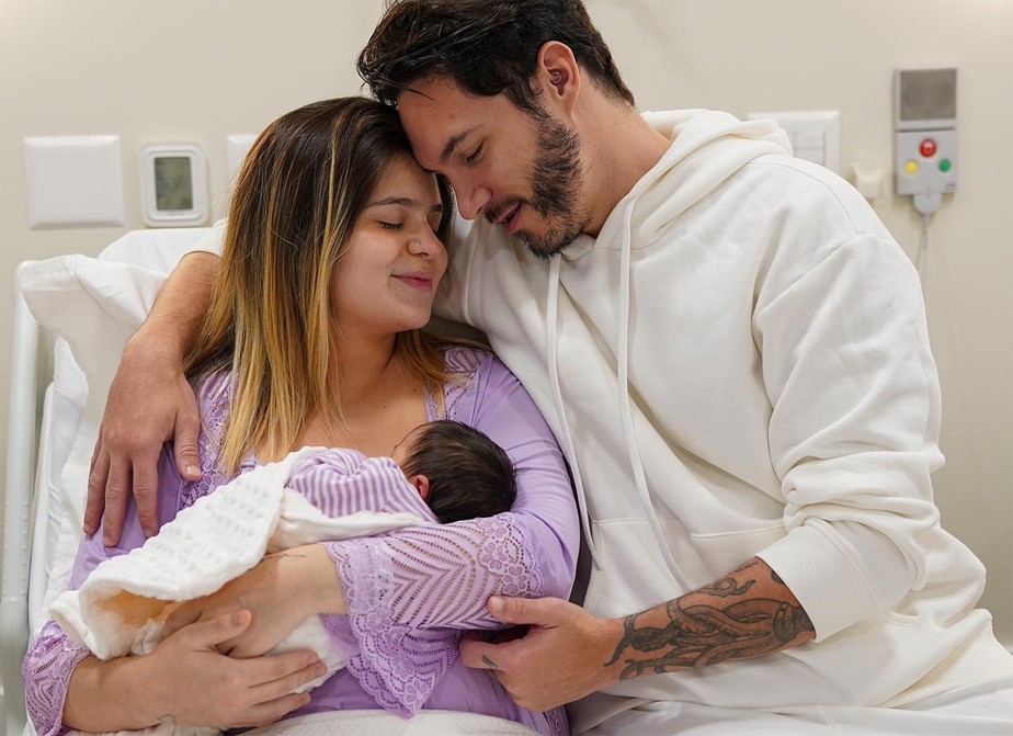 Eliezer celebra nova conquista e já fala em aumentar família com Viih Tube