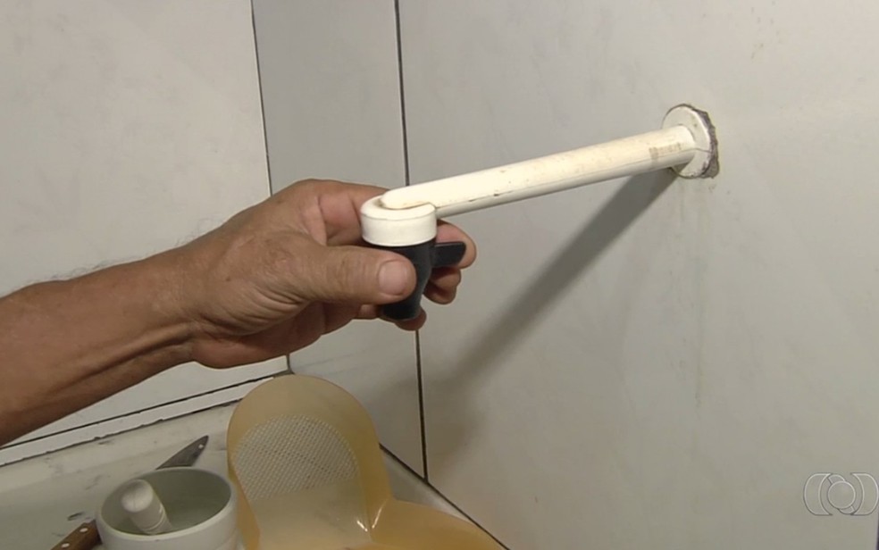 Proposta &eacute; que o consumidor de Goi&aacute;s s&oacute; pague se utilizar a &aacute;gua  &mdash; Foto: Reprodu&ccedil;&atilde;o/ TV Anhanguera