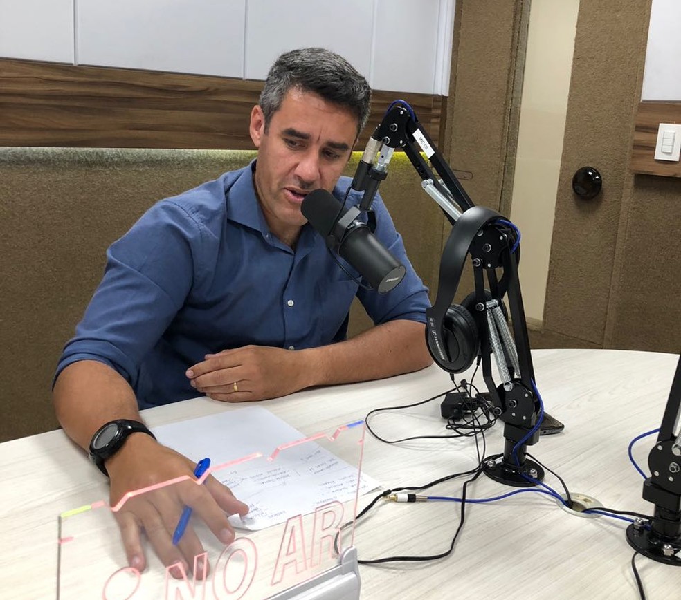 Emanuel Diniz deu declaraÃ§Ãµes fortes na ediÃ§Ã£o desta quinta-feira do Bate Bola Campina, da RÃ¡dio CBN (Foto: Silas Batista/GloboEsporte.com)