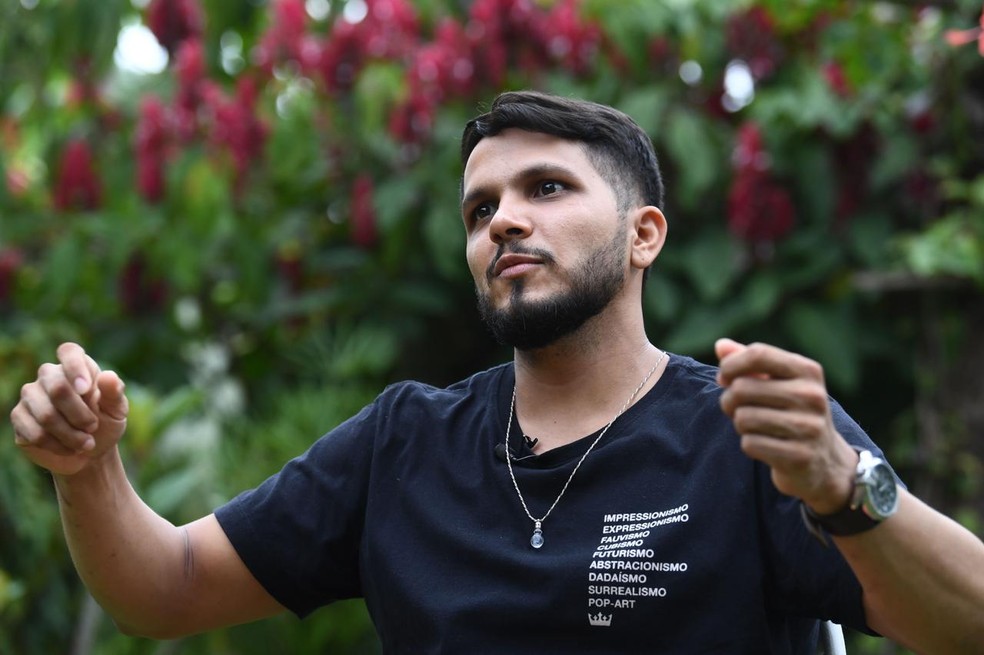 Toninho Sena lança livro sobre experiências e vivências após voo forçado na Amazônia — Foto: Divulgação