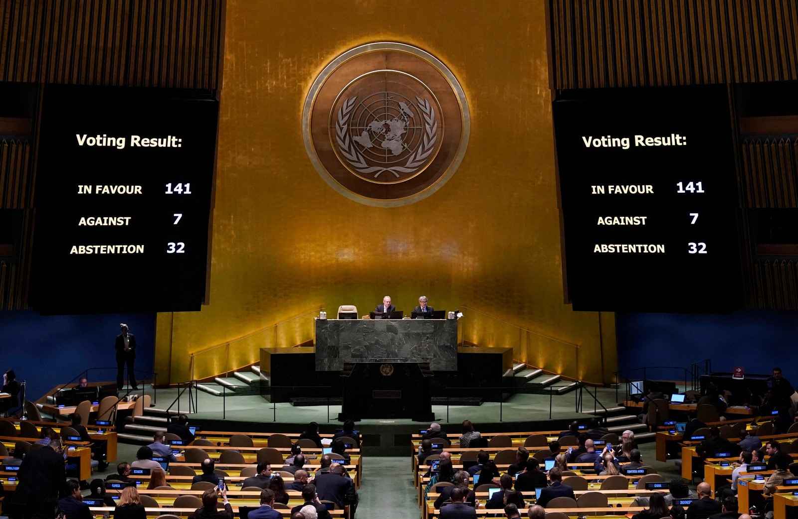 Nações Unidas votaram esmagadoramente em assembleia de emergência na Ucrânia por um cessar fogo às vésperas da guerra  completar 1 ano — Foto: TIMÓTEO A. CLARY/AFP