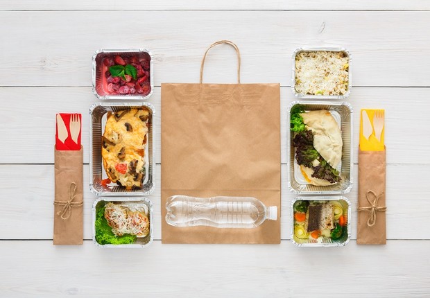 A escolha das embalagens é um ponto crucial para quem vende comida via delivery (Foto: Getty Images)