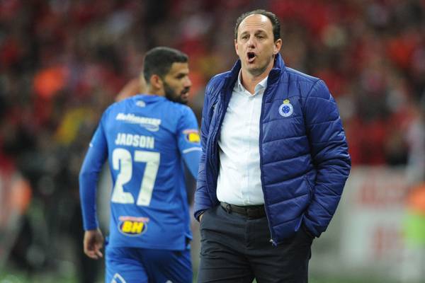 Briga entre Edilson e Ceni marca ano do rebaixamento do Cruzeiro