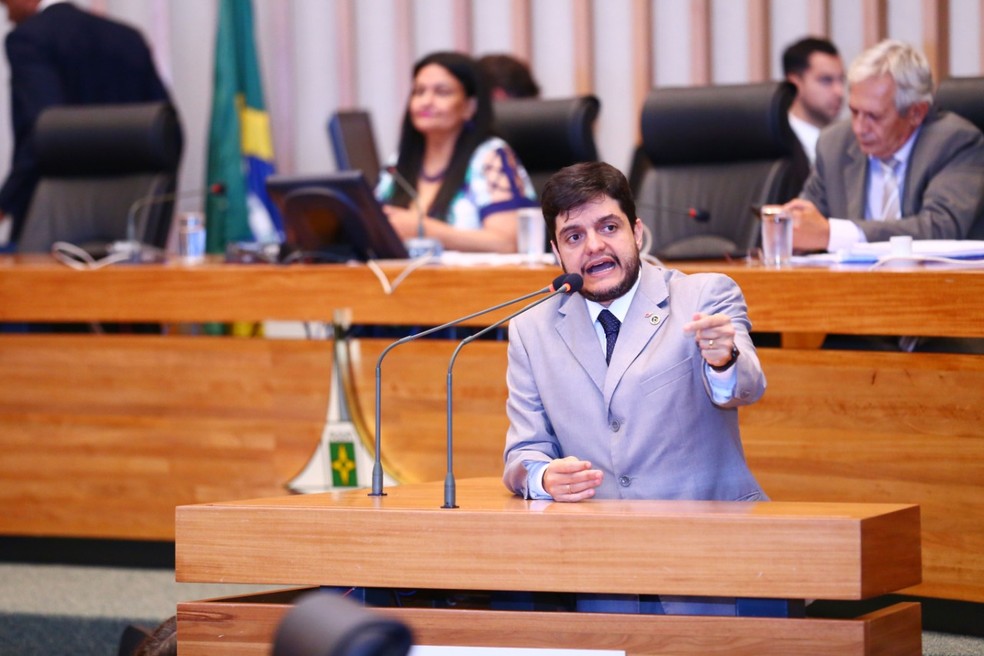 O deputado Rodrigo Delmasso, na CLDF — Foto: Rogério Lopes/Divulgação