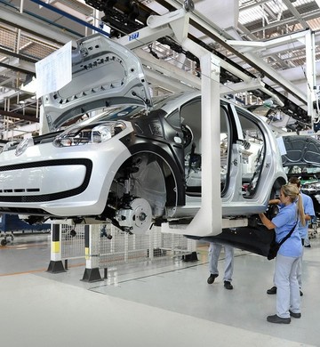 Linha de produção da montadora Volkswagen em Taubaté (Foto: Divulgação)