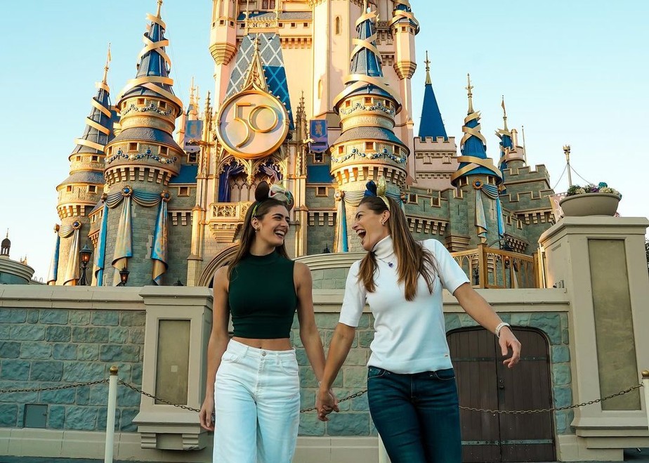Elaine Mickely se diverte na Disney e aproveita companhia da filha, Luma Cesar