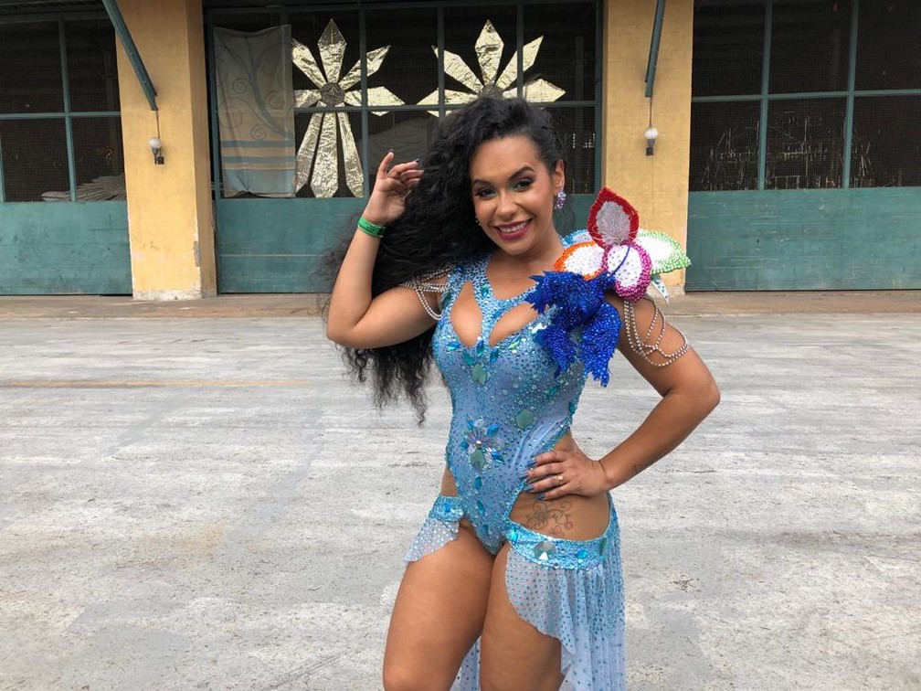 Raíssa, rainha de bateria da Beija-Flor, na escolha do samba da escola — Foto: Cristina Boeckel / g1