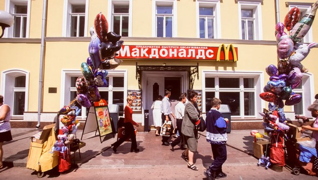 Unidade do McDonald's na Rússia (Foto: Franck CHAREL/Gamma-Rapho via Getty Images)