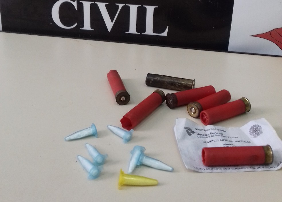 Polícia Civil apreendeu porções de maconha, cocaína e munições em Itapetininga (Foto: Divulgação/Delegacia de Investigações sobre Entorpecentes)