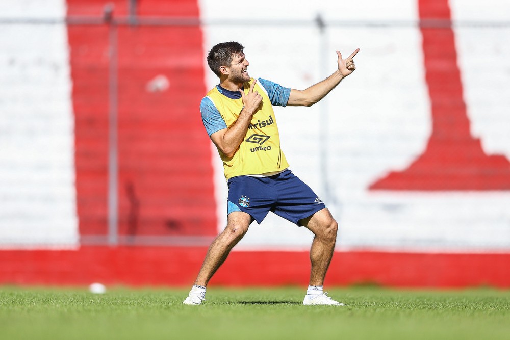 Grêmio recebe aviso de convocação, e Kannemann vira baixa contra Palmeiras