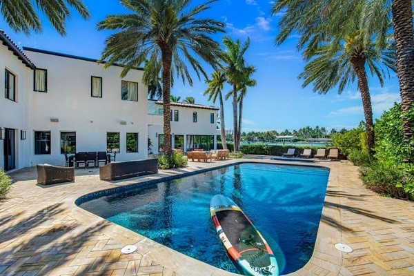 A mansão alugada por Ben Affleck e Jennifer Lopez durante o período dos dois em Miami (Foto: Divulgação)