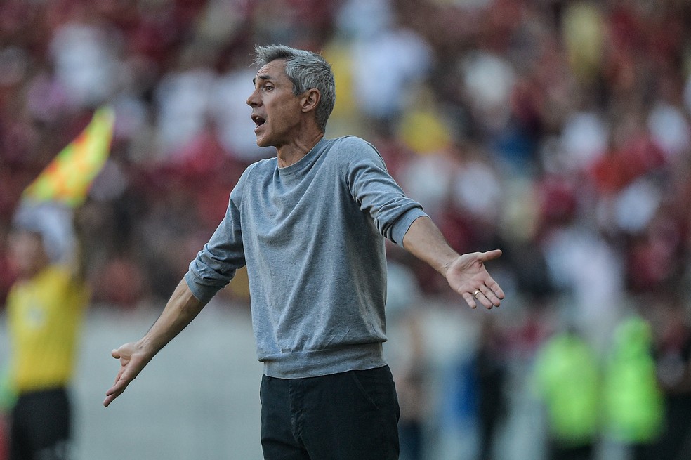 Paulo Sousa, técnico do Flamengo, na partida contra o Fortaleza — Foto: Thiago Ribeiro/AGIF