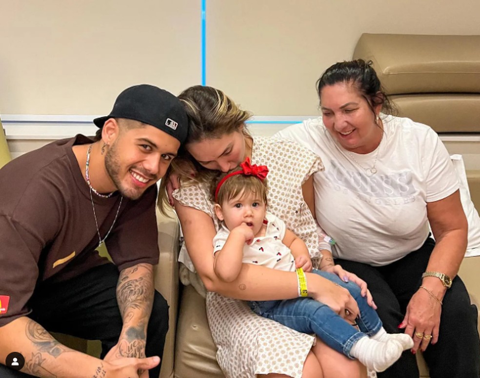 Virgínia recebe visita do marido Zé Felipe, filha Maria Alice e mãe Margareth Serrão — Foto: Reprodução/Instagram