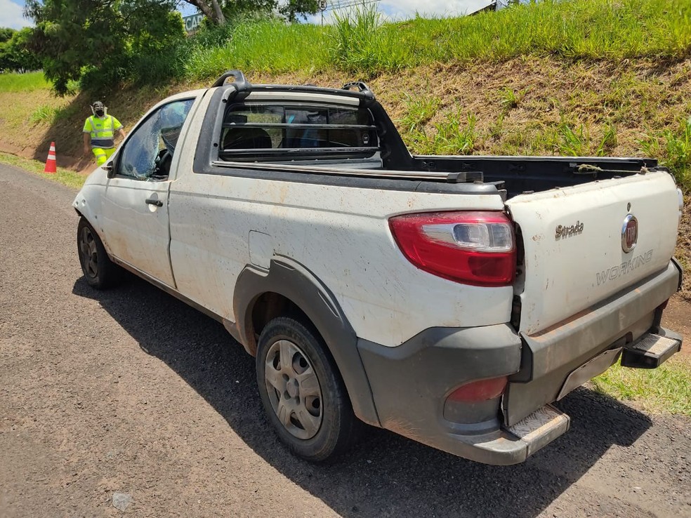 Pedestre, de 44 anos, morreu atropelado no trecho urbano da Rodovia Raposo Tavares (SP-270), em Presidente Prudente, nesta sexta-feira (18) — Foto: Aline Costa/G1