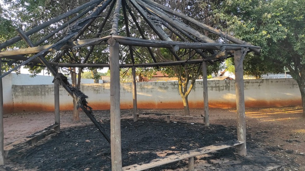 Quiosque da Escola Municipal Pantera Cor-de-Rosa, em Rio Preto (SP), pegou fogo — Foto: Arquivo pessoal