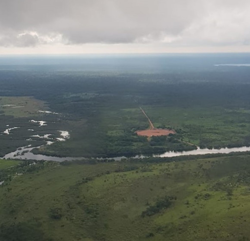 Vista aérea de aldeia no Parque do Xingu — Foto: Arquivo/Maria Luiza Silveira/TV Globo