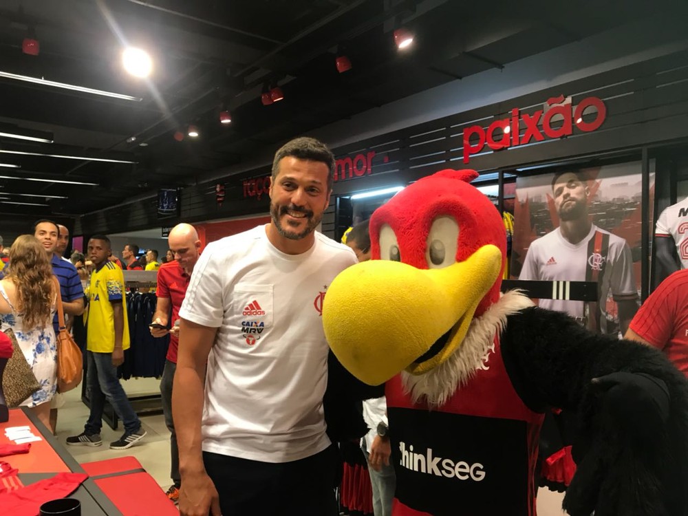 Em evento na Gávea, Julio Cesar cogita jogo de despedida após o Carioca