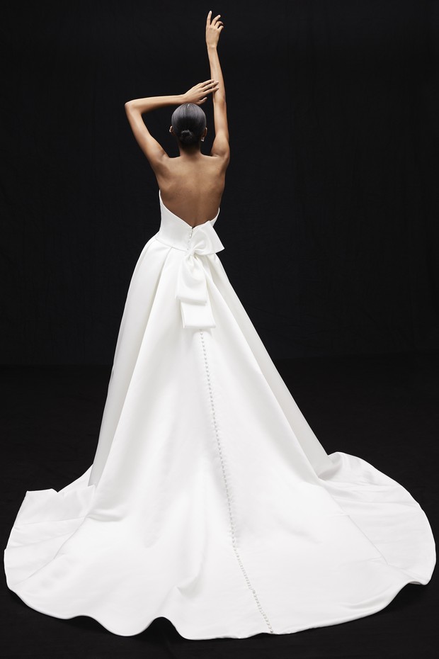 Tendências para noivas 2022: 9 ideias de vestidos com laços (Foto: ImaxTree)