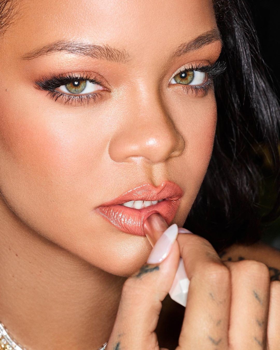Rihanna  (Foto: Reprodução Instagram @fentybeauty)