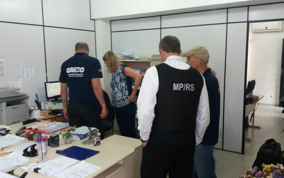 Operação realizada pelo Ministério Público na Prefeitura de Teutônia em investigação contra fraude em licitações e lavagem de dinheir (Foto: Divulgação/MP)